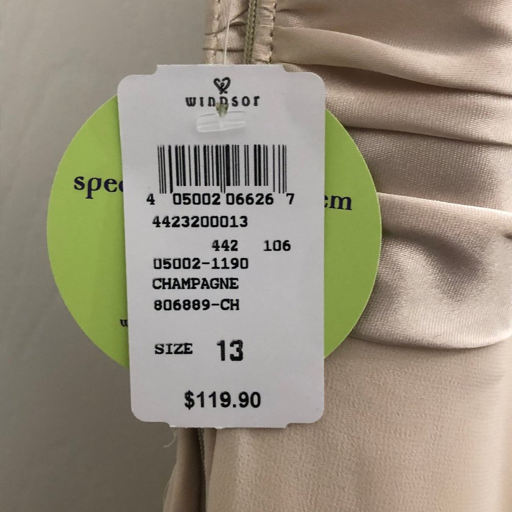 Beautiful Hi-low formal dress - Picture 7 of 12